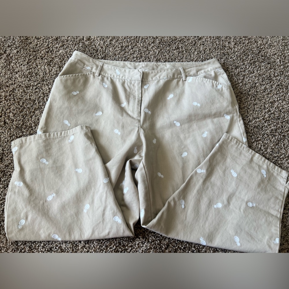 Size 16 the villager capris by Liz Claiborne! Tan with pineapples